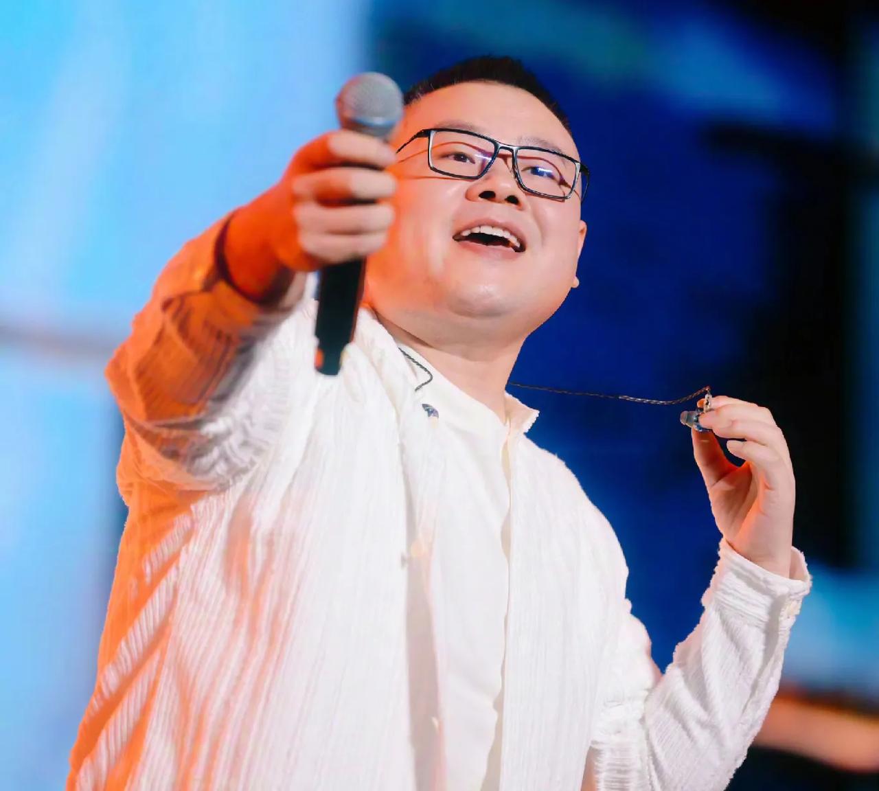 岳云鹏开演唱会比张云雷有三个优势，网友评论引热议

岳云鹏是大家非常喜欢的一位相