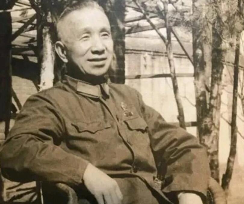 1984年粟裕将军病逝，四位老战友前来病榻前探望，合影定格珍贵历史瞬间
1958