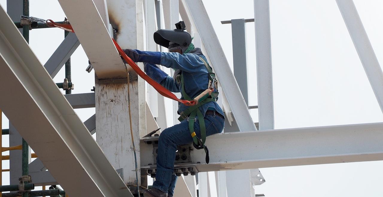 安全部门别把“责任”当“包办”：全员扛责才是安全真谛
 
“设备没维护好，安全部