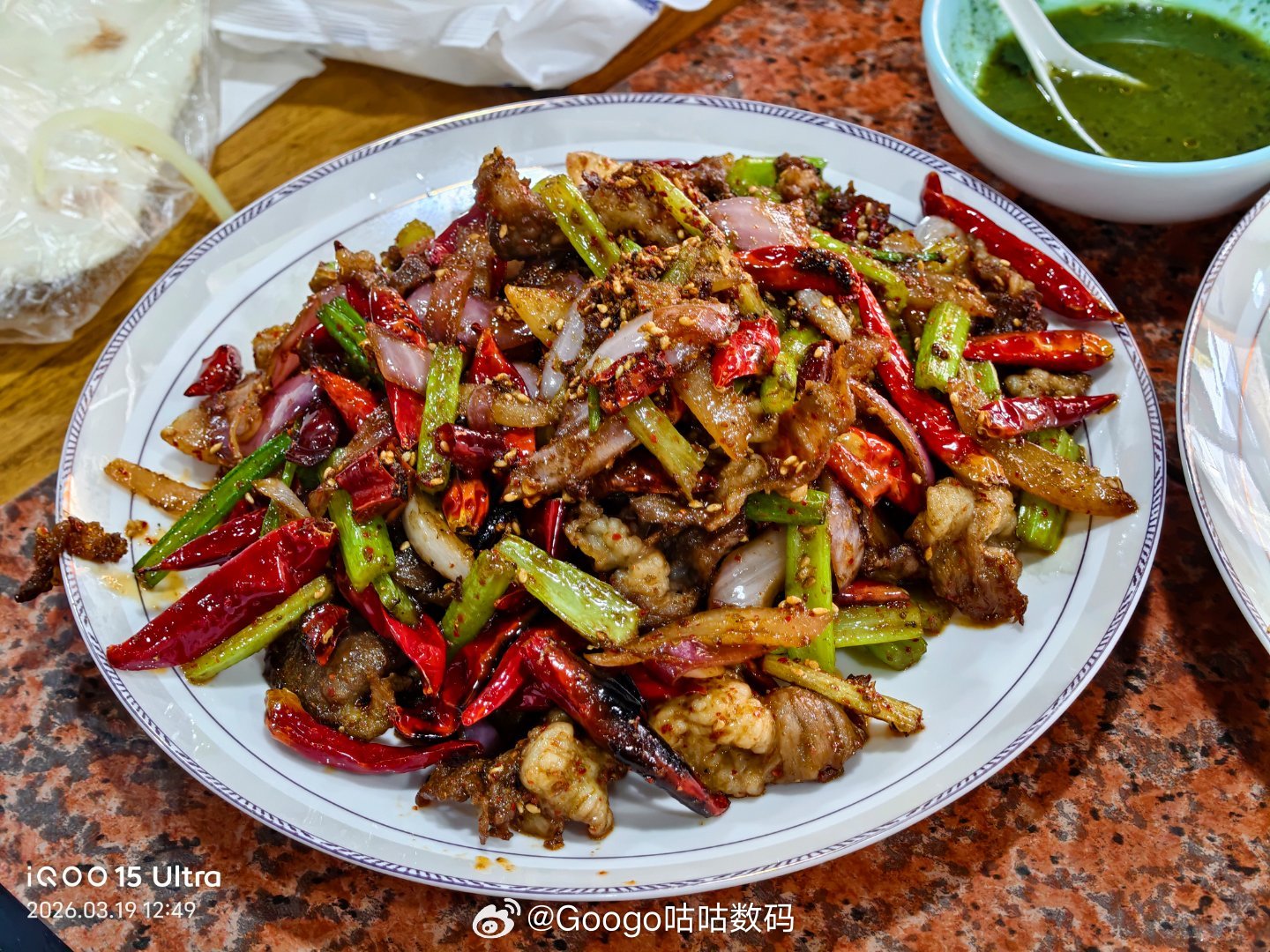 iqoo 淄博之旅结束了。进了八大局就是拍拍拍，吃吃吃。买了好多东西，车里都塞不