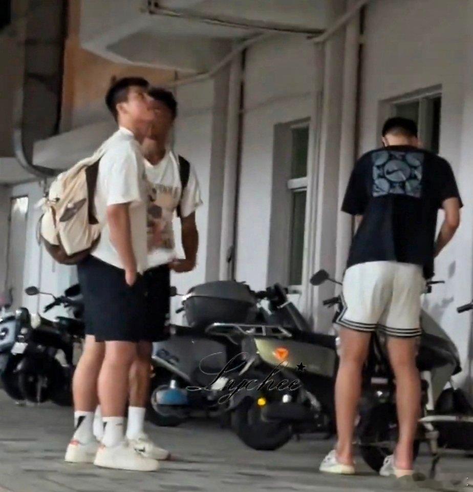 开启CBA新征程！陈家政拖着行李箱入住广东宏远宿舍啦 ​​​