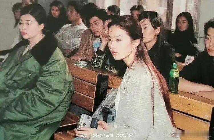 一位女明星学生时代的照片 
