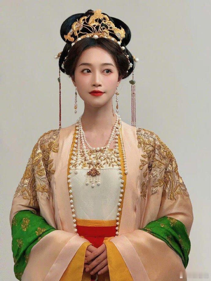 假如浣碧被当二小姐养，大概是这样吧 ​​​