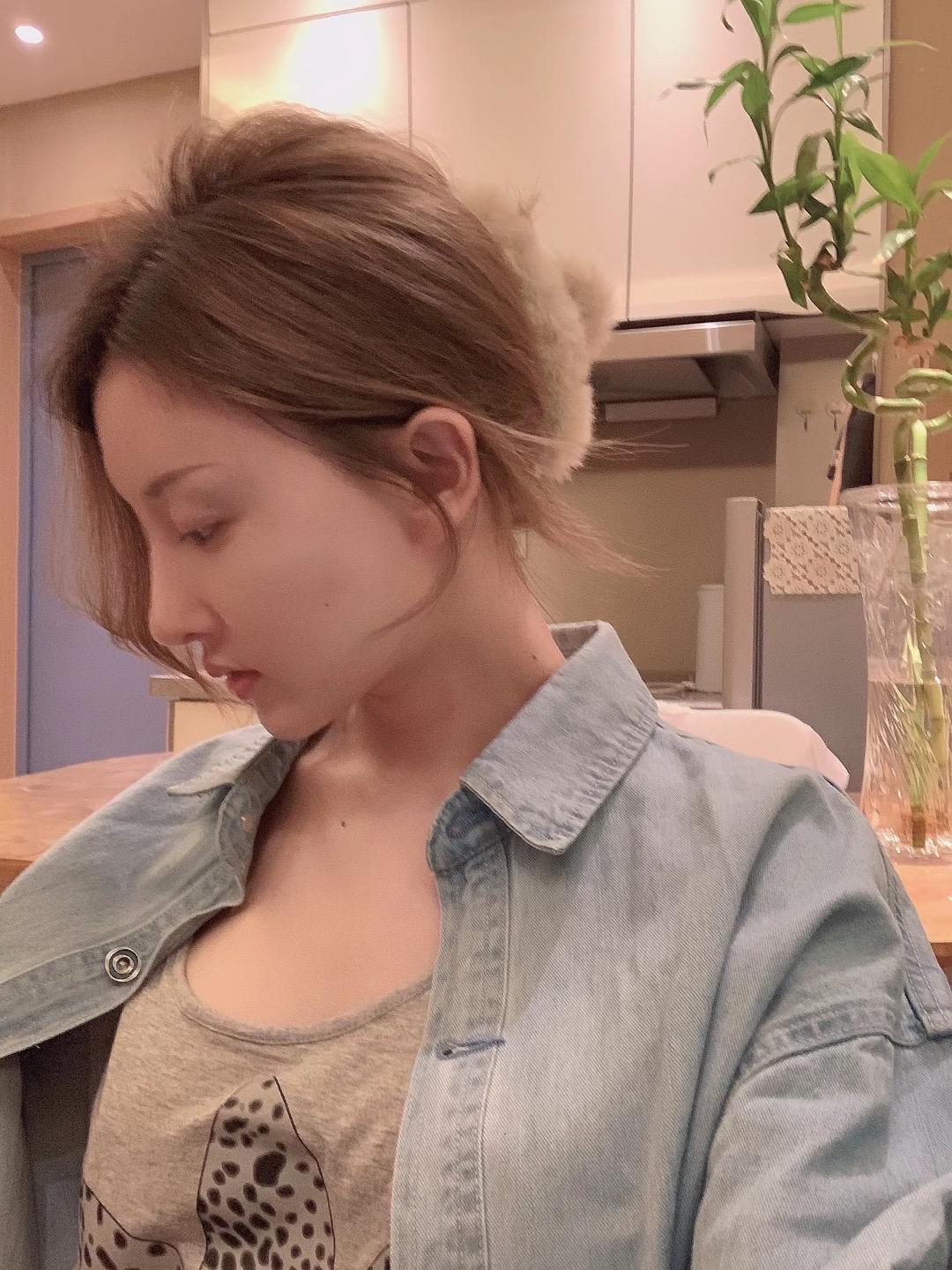 我好像有点老了 老的不厉害 但又明显 具体来说就是 嗜睡 虚弱 睡不够...