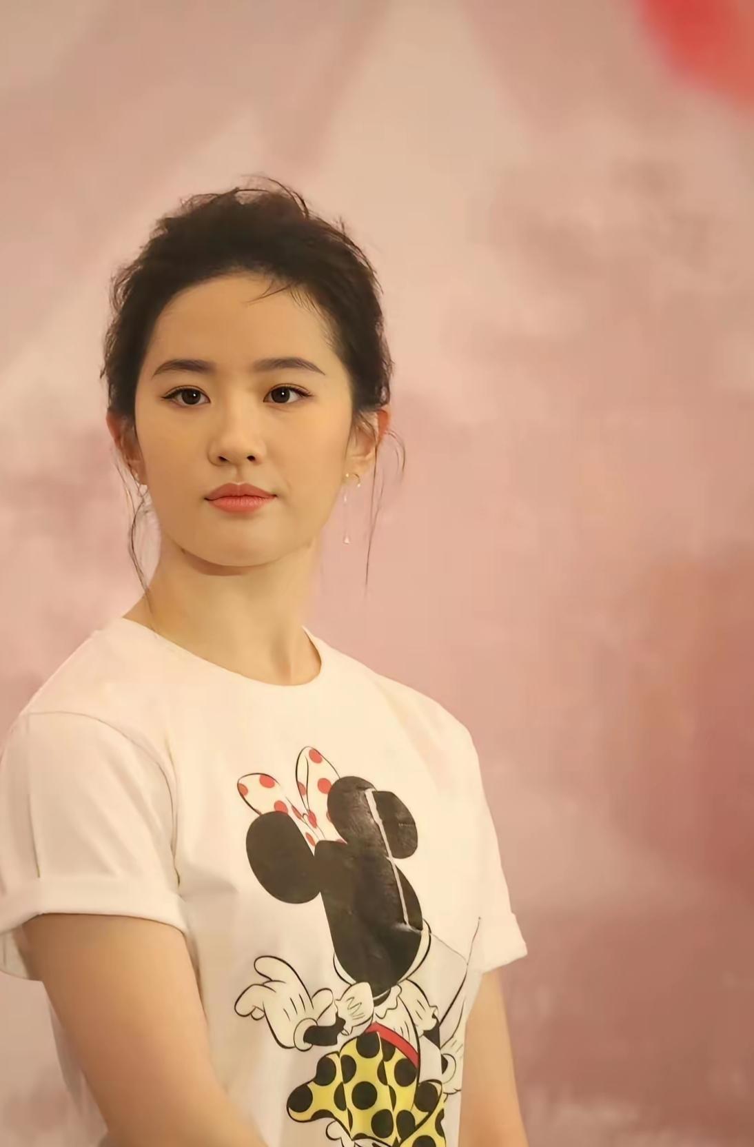 粉黛美人，如花似玉。多年不见了，还记得吗？都有什么作品。不拍剧了吗？粉黛仙气大片