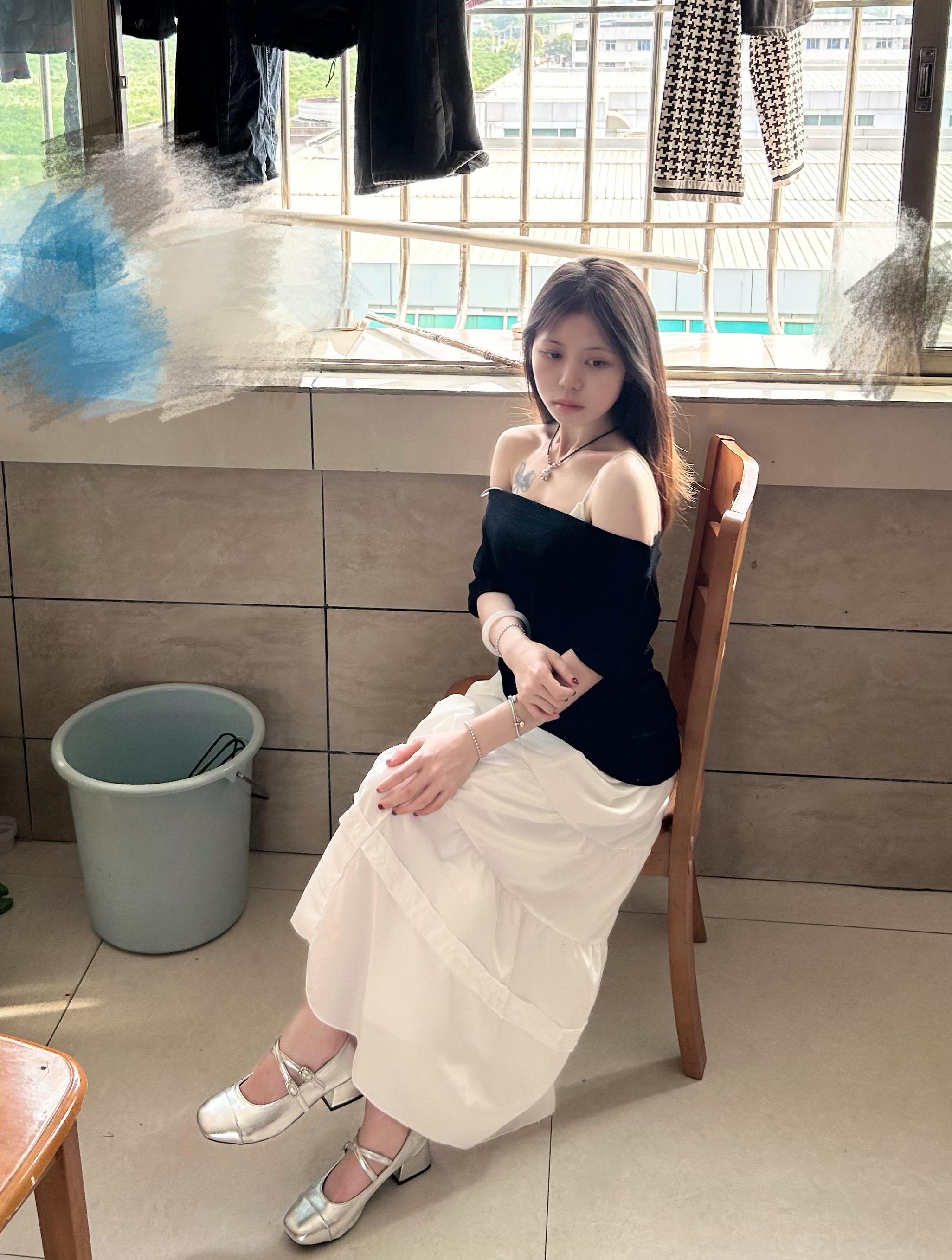 想要她乖巧懂事 想要她善解人意 想要她的不索取 想过自己配吗