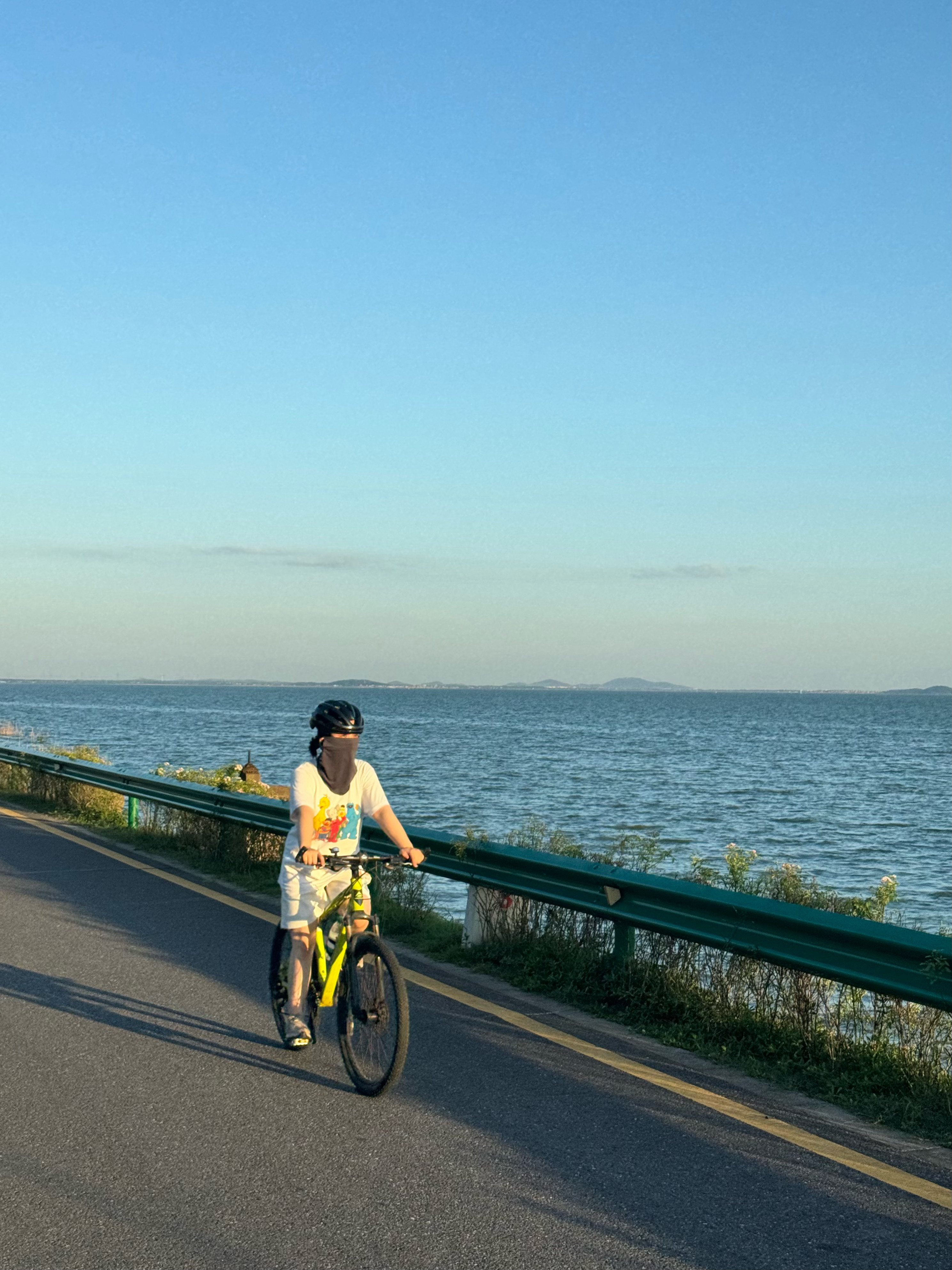 家门口的“大海”，昨天的夕阳时分真是惬意呀[哇] ​​​
