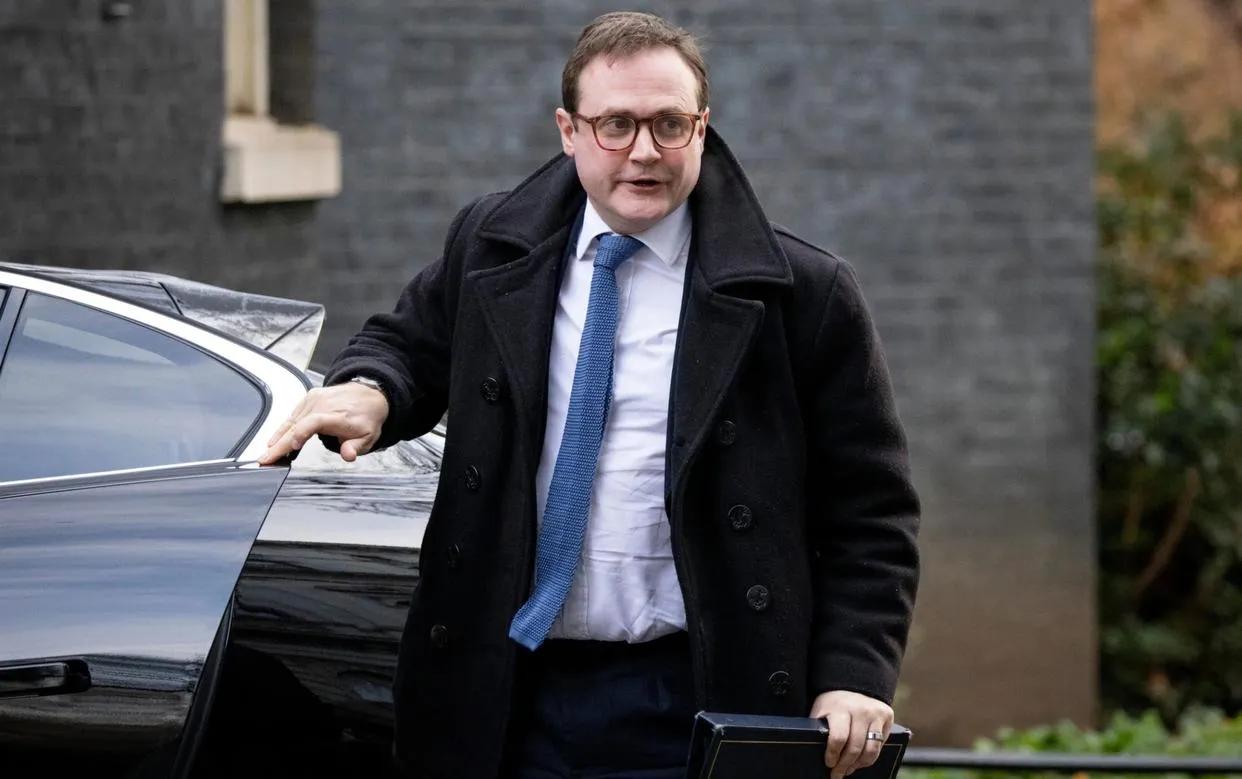 对于英国允许台湾地区民进党当局官方人员唐凤窜访英国，且英国内政部负责安全事务的国
