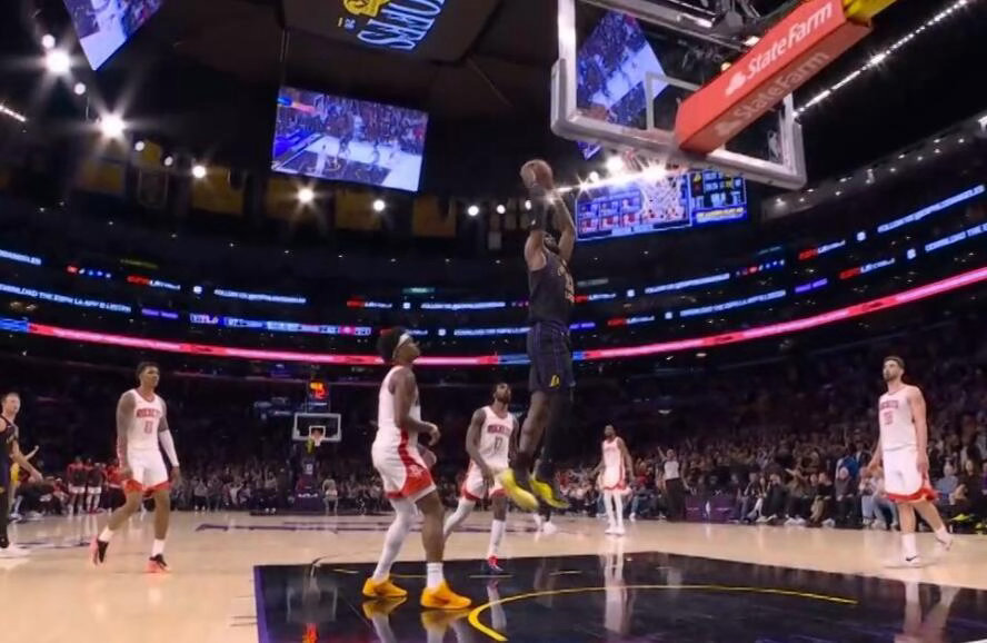 湖人2比0火箭🔥 41岁詹皇天神下凡！湖人2-0火箭，KD复出难挡湖人主场再胜