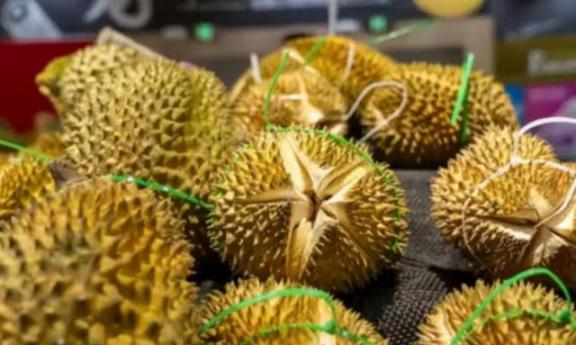 失去中国市场后，大量水果烂在地里卖不掉，现在开始后悔得罪中国。

最近几年，国际