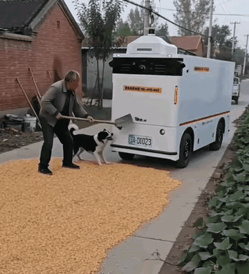 一条短视频，看了让人忍俊不禁，却也道出了现代与传统的冲突，真是耐人寻味。

单就