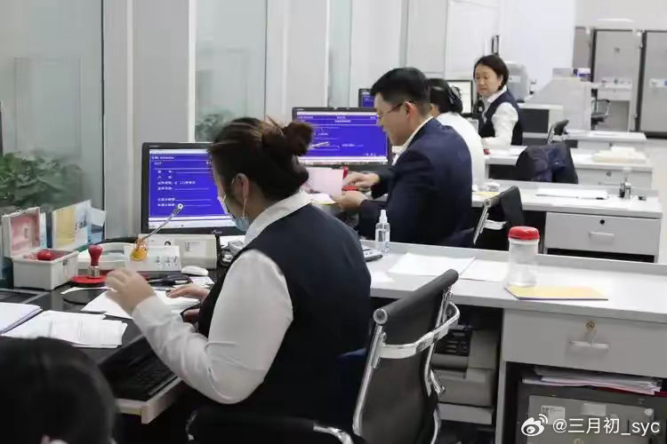 河南一银行拒付储户27年前老存折存款河南一储户持1999年开户、显示余额3.59