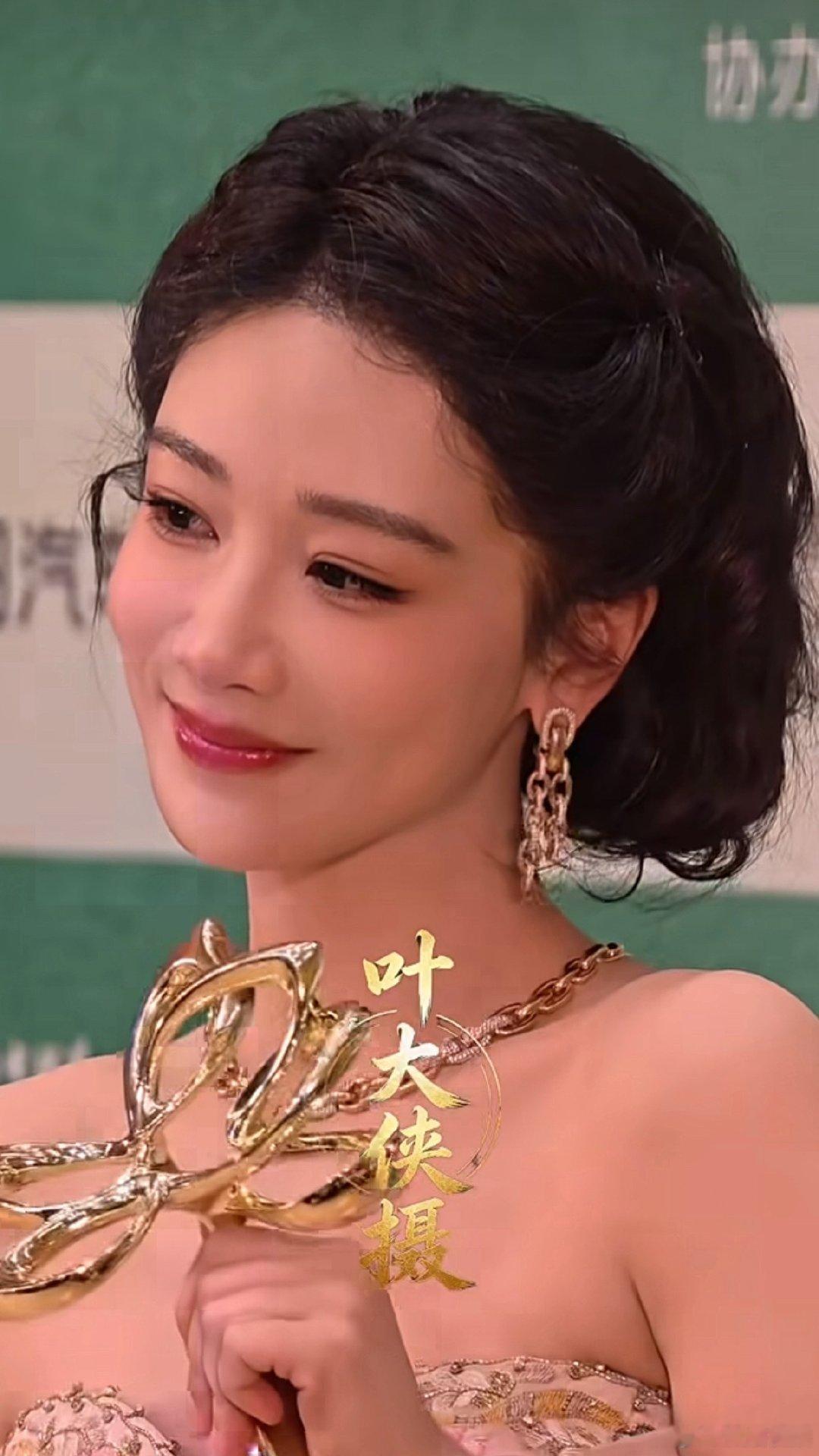 杨紫白玉兰获奖感言成高考考研语录杨紫白玉兰获奖感言成高考考研语录，好棒呀 