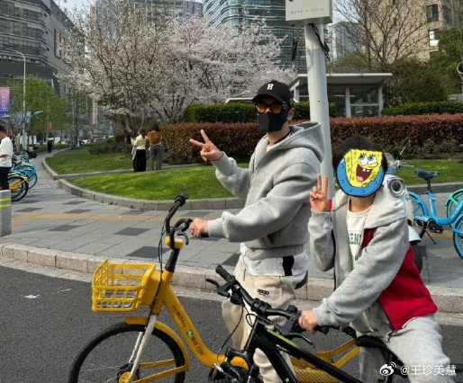 各位家长切记哦，带娃骑行需要娃满12岁！！！黄晓明今天也为他的疏忽向大家致歉~~