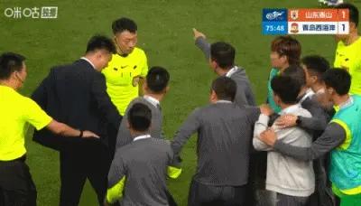 山东泰山和青岛西海岸踢成1:1平，比赛没有什么太让人印象深刻的，但下半场郑智因不