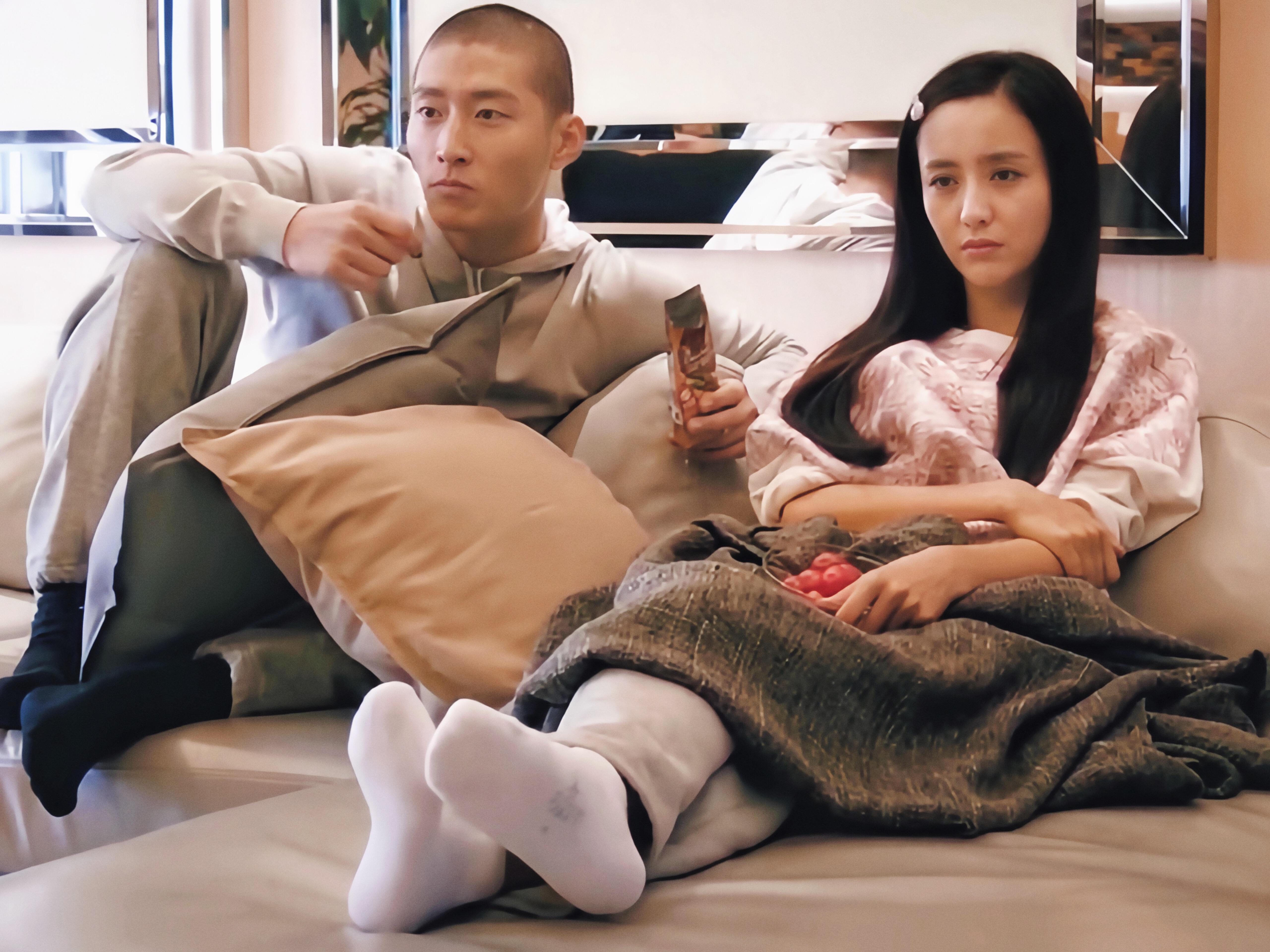 佟丽娅饰演的重度嗜睡女 