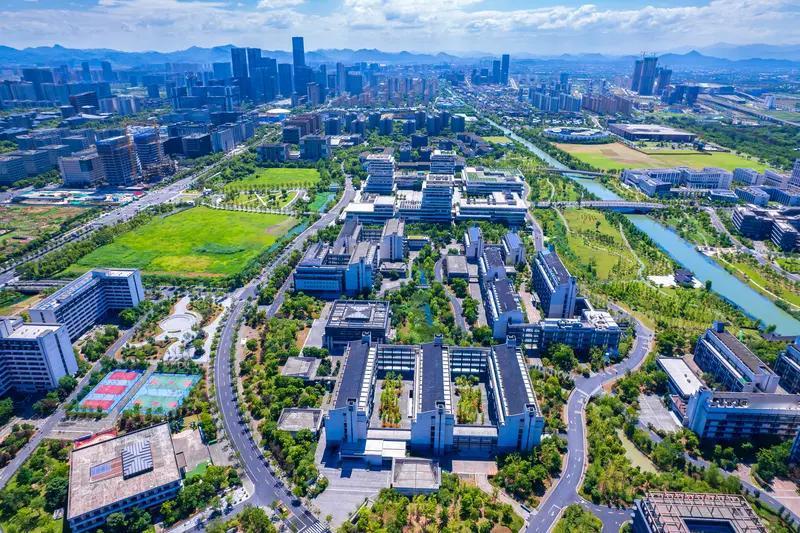 最近多所高校开展绩效工资改革，像杭州师范大学11月11日就召开了动员部署会。这次