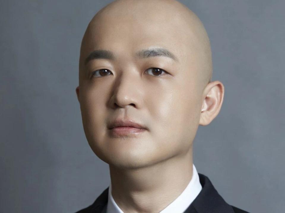 包文婧爱的太偏执，最后真的会反噬自己。包文婧是女明星里唯一一个老公传出绯闻让人一