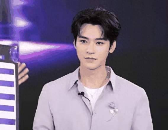 内娱男星颜值榜：肖战跌至第五，张凌赫排第四