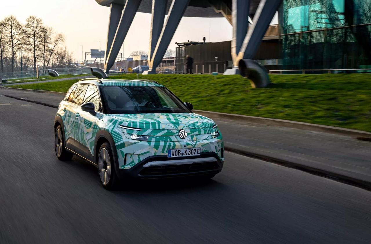 大众这台ID. Cross，很多人一看“最便宜电动车”就容易觉得它会是个爆款，但