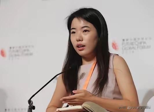 早就看她不顺眼了，迟来的“审判”！
没文采，没颜值，没情商，最后还是一个文化骗子