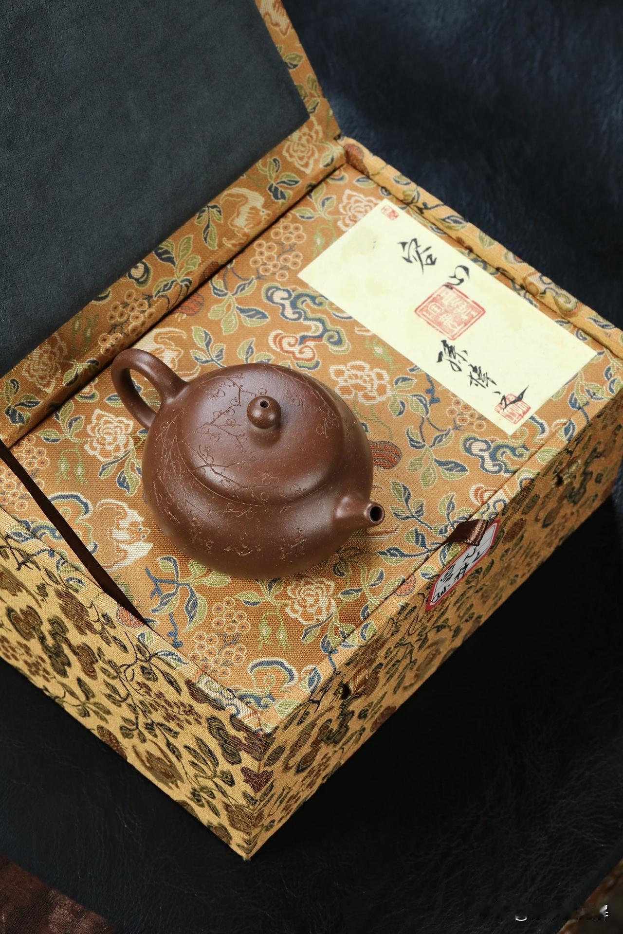 别再用一个细节判断全手工了：紫砂壶这6个误区，很多壶友都问过
前几天有位壶友发来