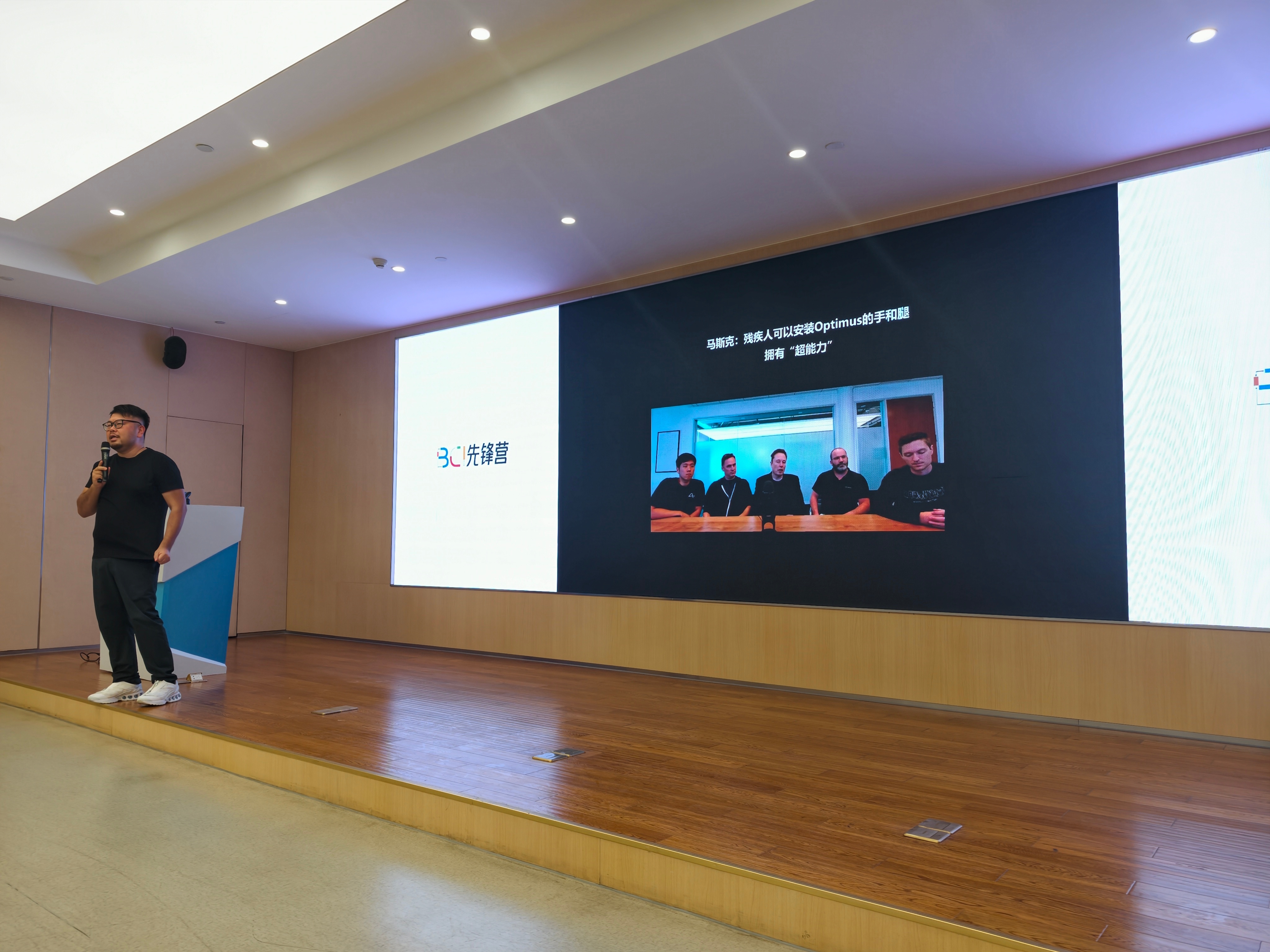 #强脑科技# 这两天，宏民在杭州参加BrainCo强脑科技脑机沉浸式研习社，听了