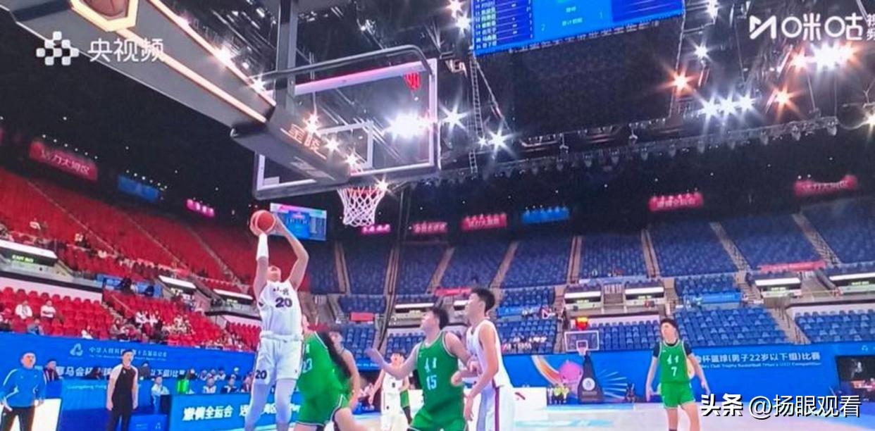 🤣 辽宁队：提前庆功天花板
辽篮选手主打一个“急性子”，绝杀球刚进就集体冲场开