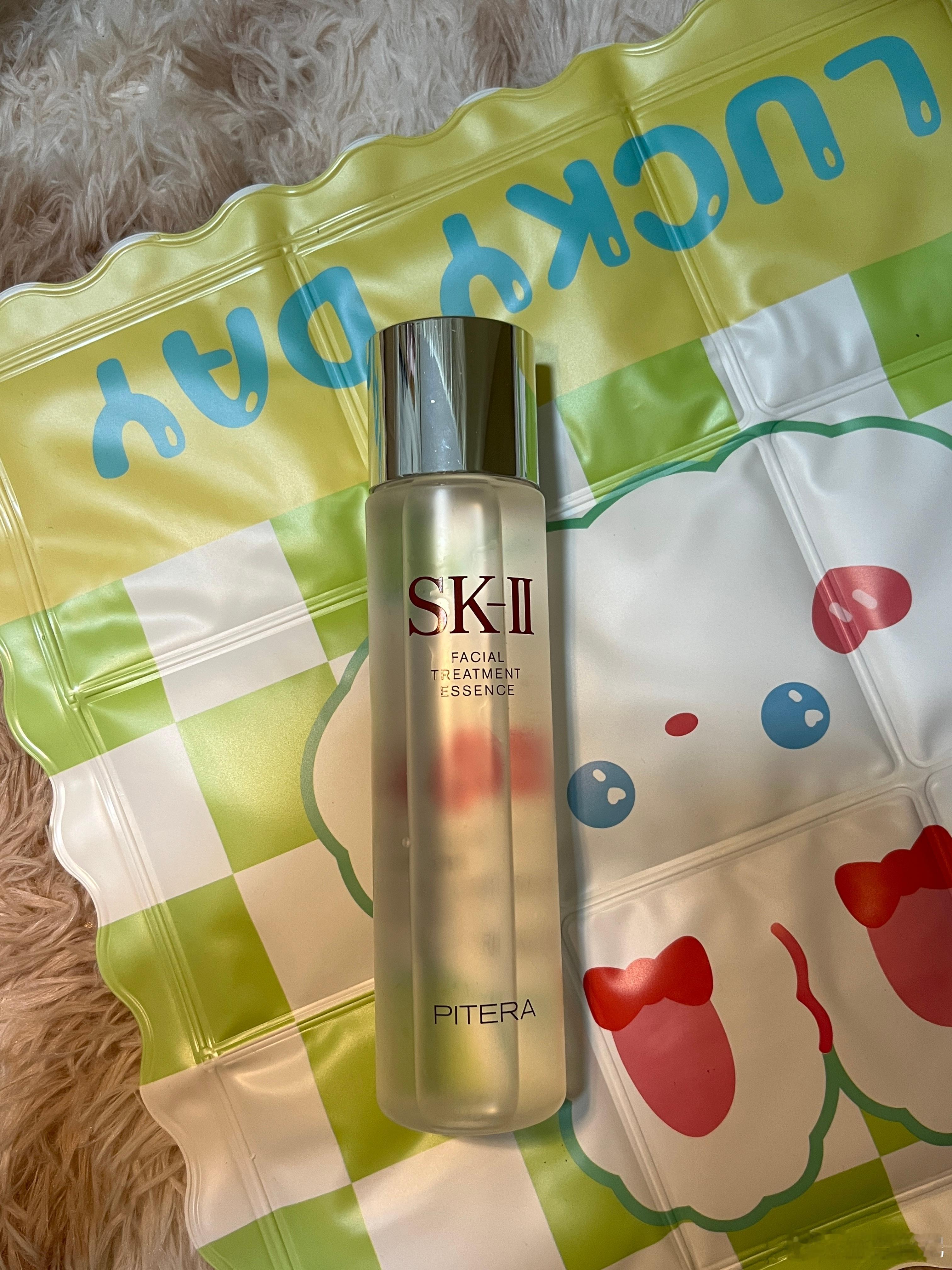 SK2神仙水太好用了，谁懂啊？！！用完皮肤透亮透亮的，水油平衡控制的贼好～618