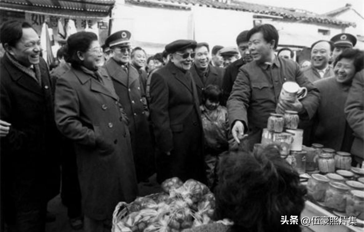 1989年2月2日，时任国家主席杨尚昆视察常州小河沿菜场的老照片。菜市场其前身是