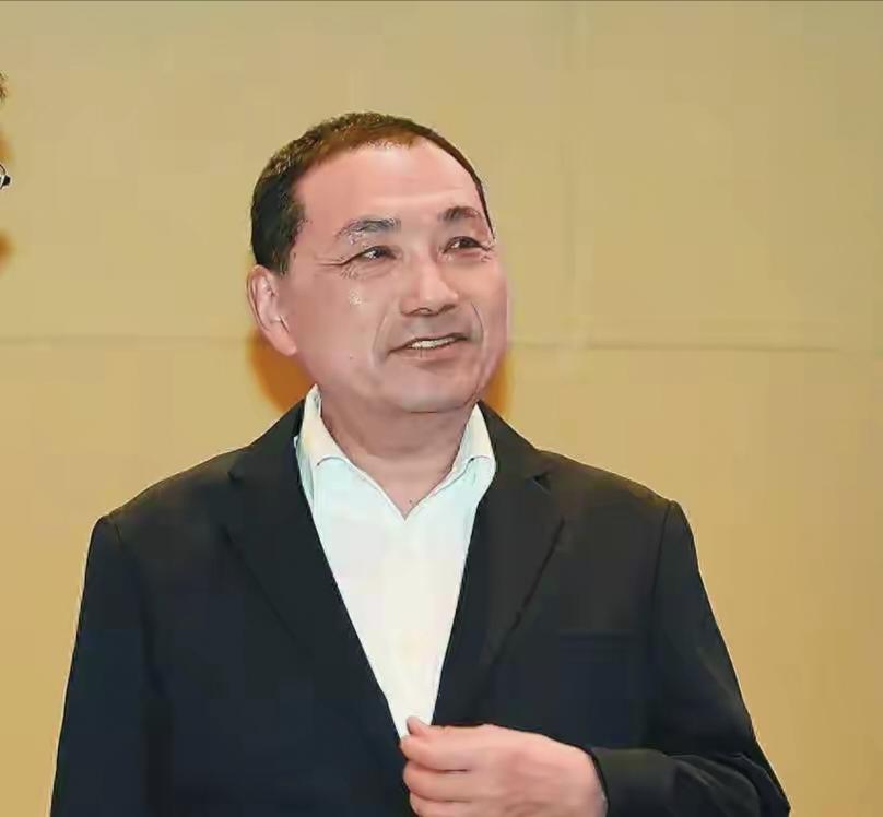 侯友宜来了一个180度的大转弯，突然高度配合国民党党中央征召李四川选新北市长。