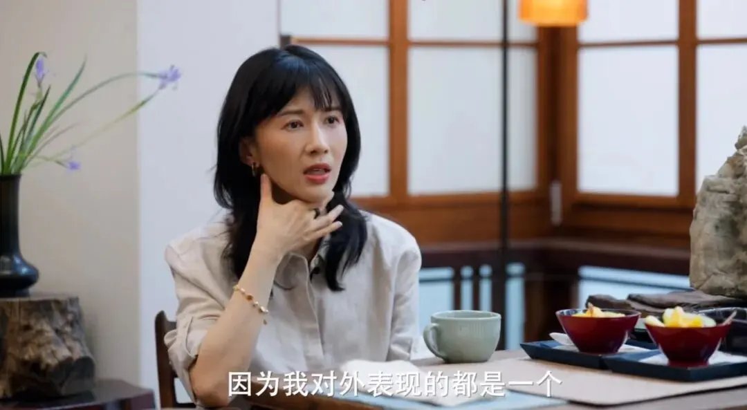 papi酱首度谈及原生家庭：父母无休止的争吵比离异更伤人日前，网红博主papi酱