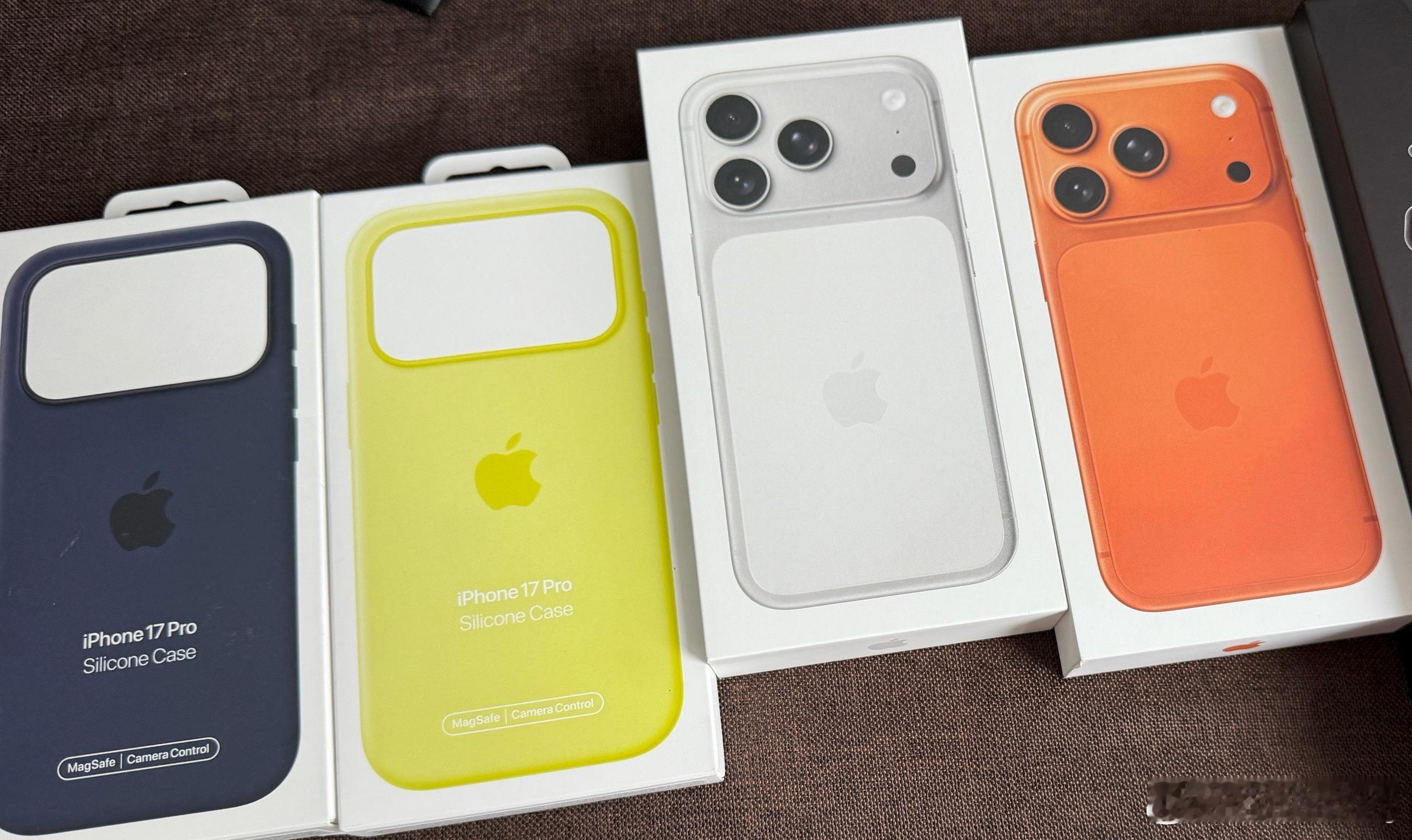 iPhone 17 Pro的首销当晚已经在拼多多百亿补贴上减900入手了一台。现