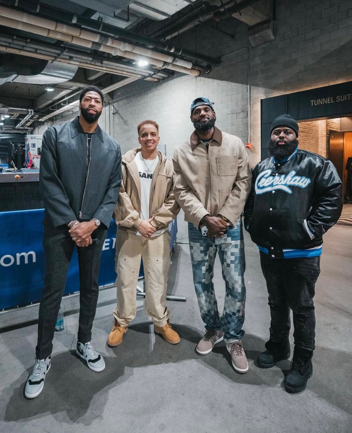 那天比赛结束，必然是有活动的。浓眉打湖人，不打快船，第二天也能休息一下。