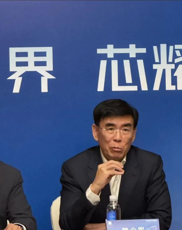 阿斯麦、台积电、英伟达都没想到，他们又该集体失眠了！这次不是华为用韬定律颠覆了摩