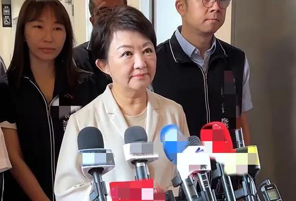 卢秀燕证实李四川已经向其“借将”。近段时间以来，新北角逐情势愈演愈烈，最新民调显