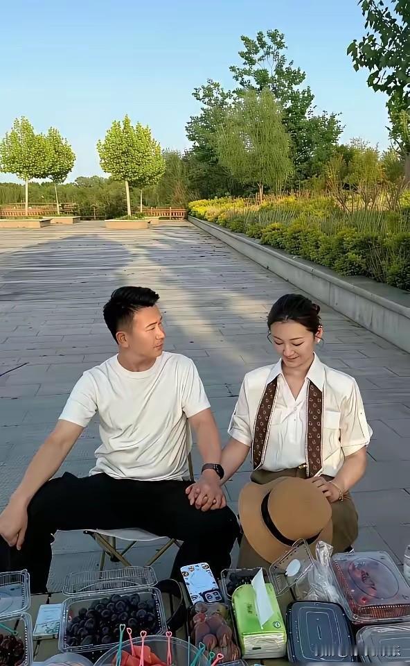 这两年最像连续剧的一对冤家，大结局终于出来了

当初骂朱小伟不上进的陈亚男，可能