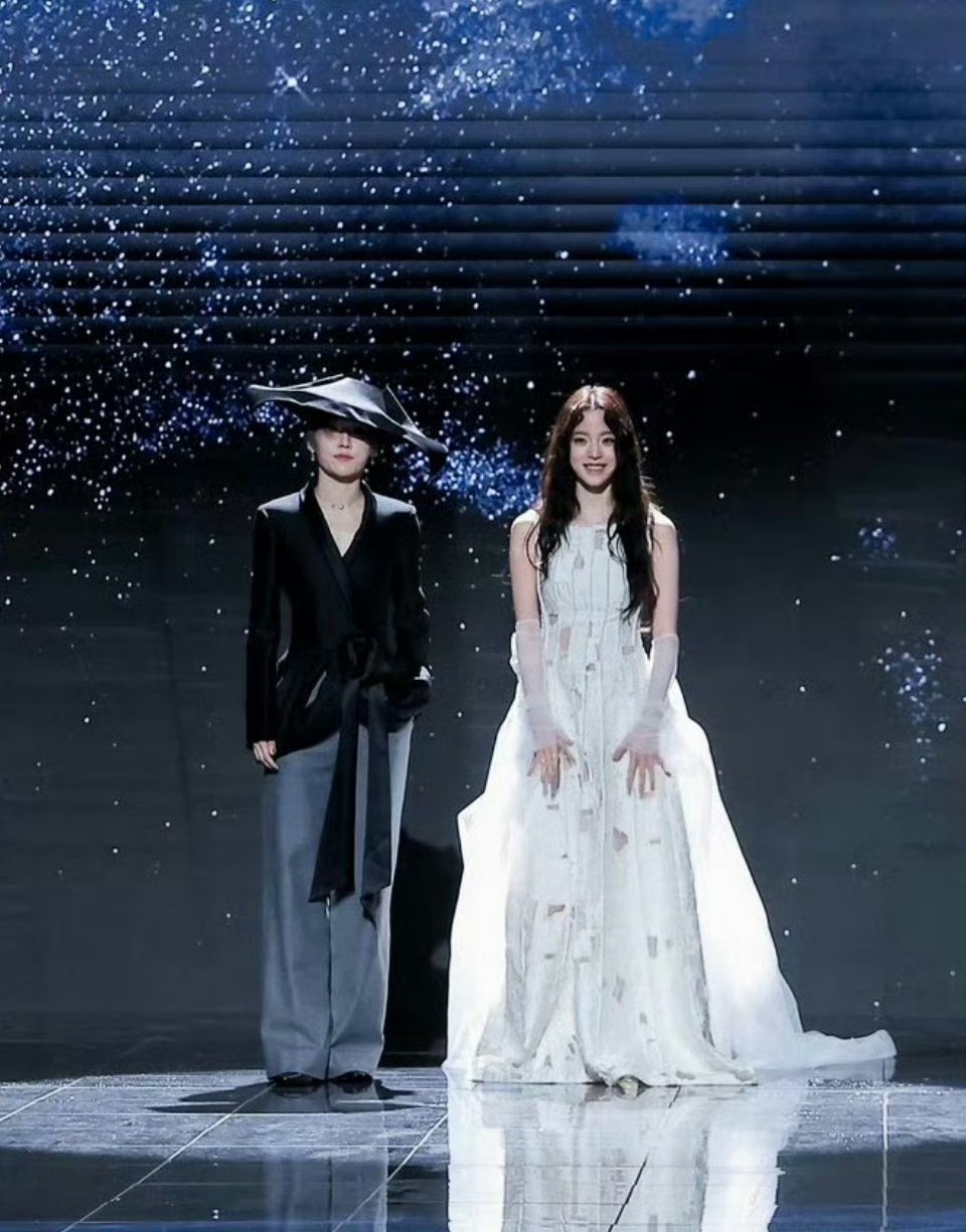 刘雨昕欧阳娜娜这个组合也不错 