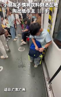有一说一，个人认为，在孩子传统家庭教育方面，广东人是全中国做得最好的。
这样的孩