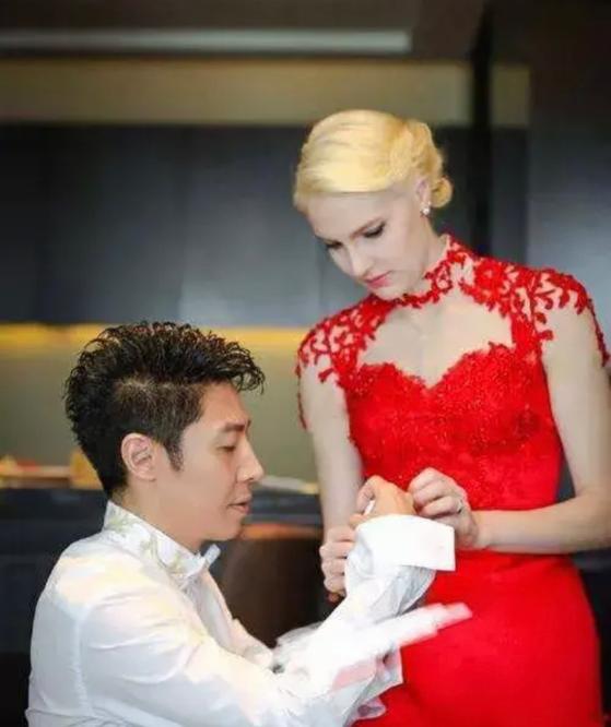 当年，撒贝宁和国际巨星分手后，娶了加拿大妻子李白，有一次，两人吵架了。李白说：“