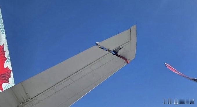 突发新闻：美国两飞机相撞！达美航空空客 A350-941 在洛杉矶国际机场地面上