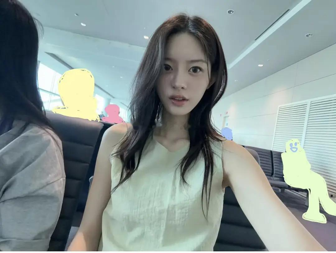 这种打码才是应该推崇的吧很多博主为了凸显自己只给路人的脸弄一个很小很薄的半透明码