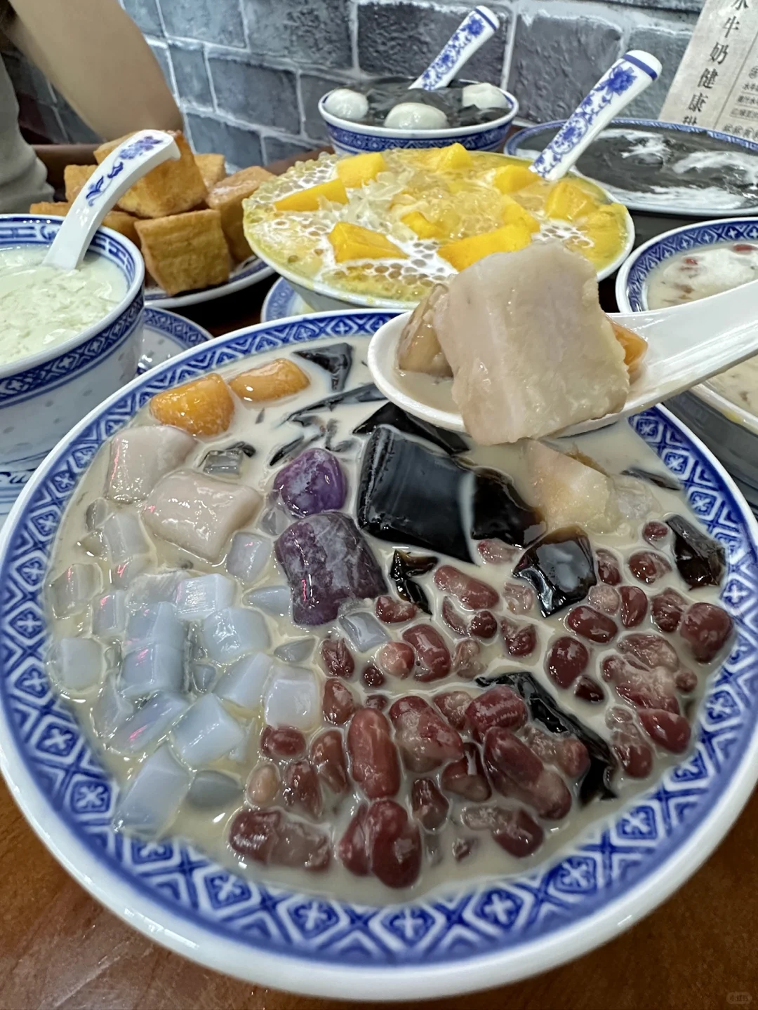 广州的糖水大碗又便宜。。。