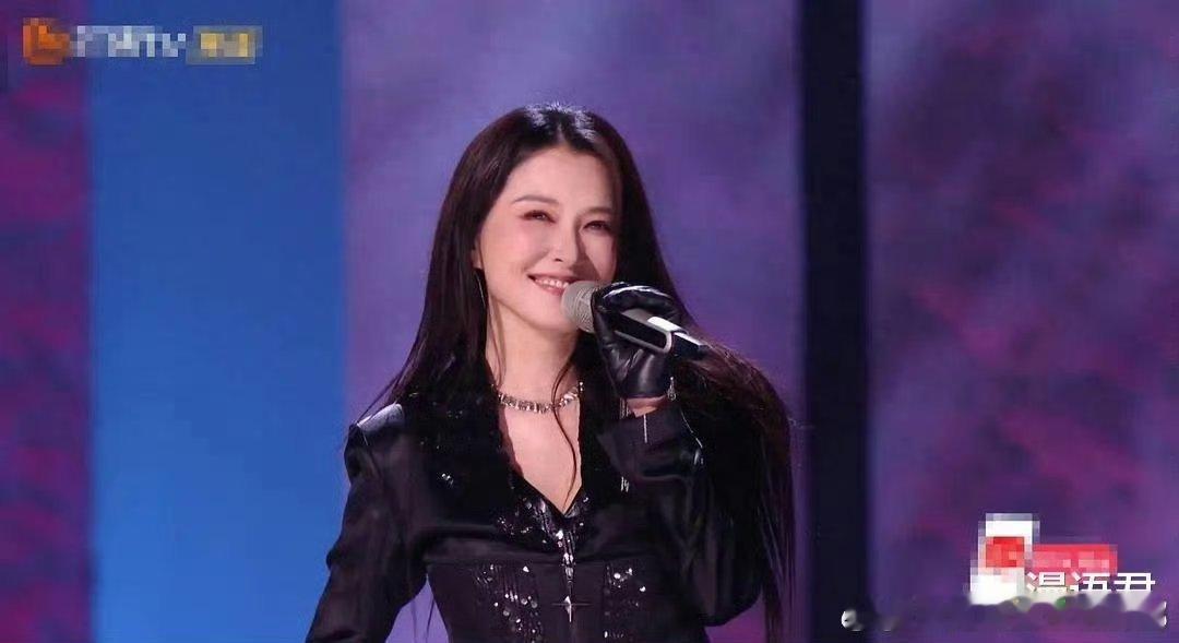 徐洁儿跳广场舞的年纪跳女团舞徐洁儿 很难想象姐姐状态这么能打，大幅度舞蹈动作丝滑