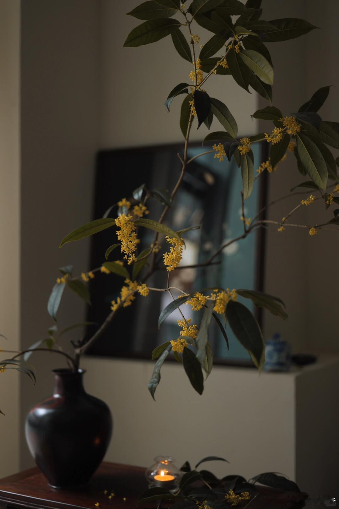 中秋家宴C位预定！插一束桂花摆在餐桌，香气衬得团圆氛围更浓，简约造型还不抢镜，中