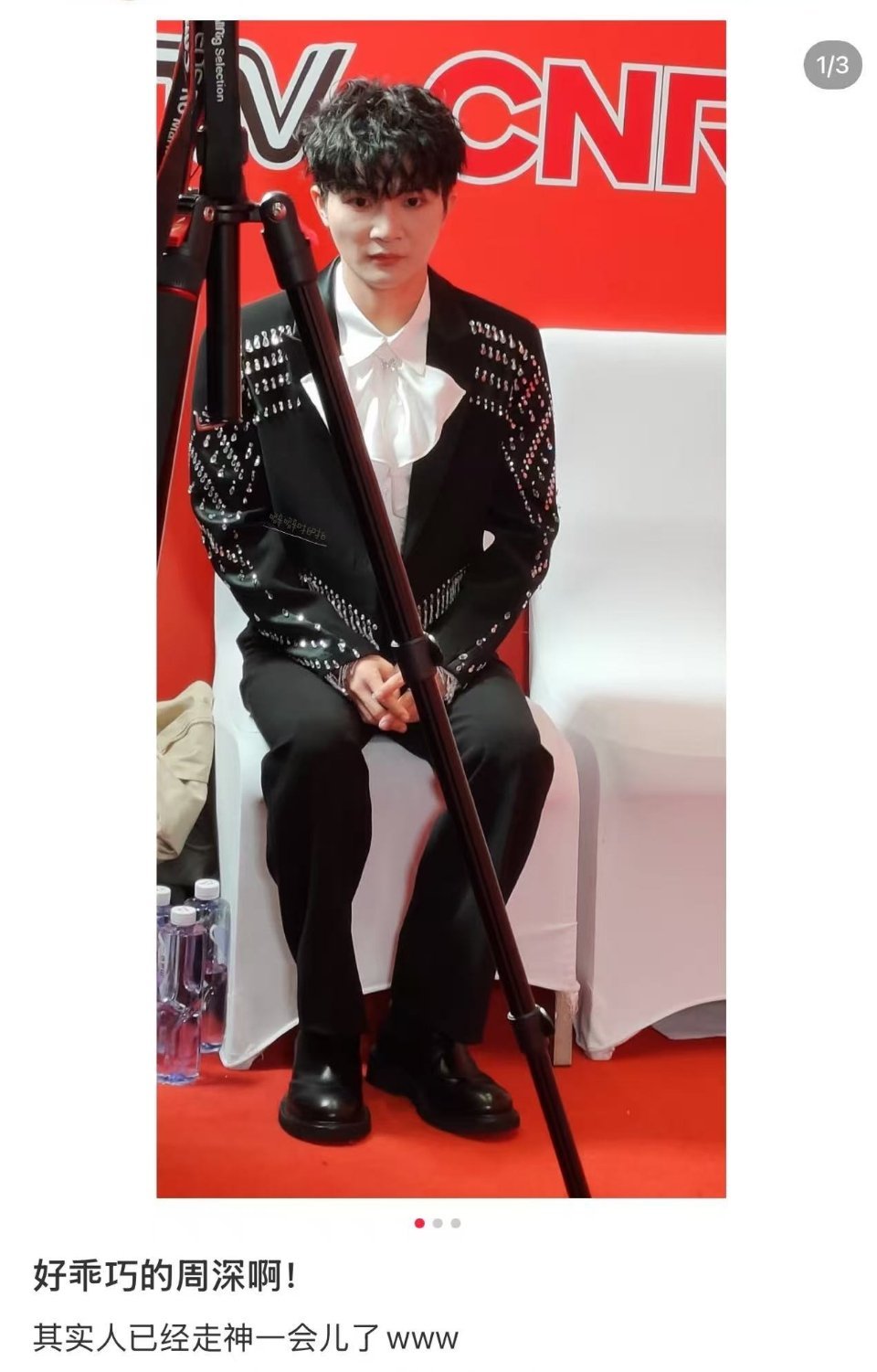 周深周深小猫挥手周深电影歌曲一首又一首 哇塞，领导在放空