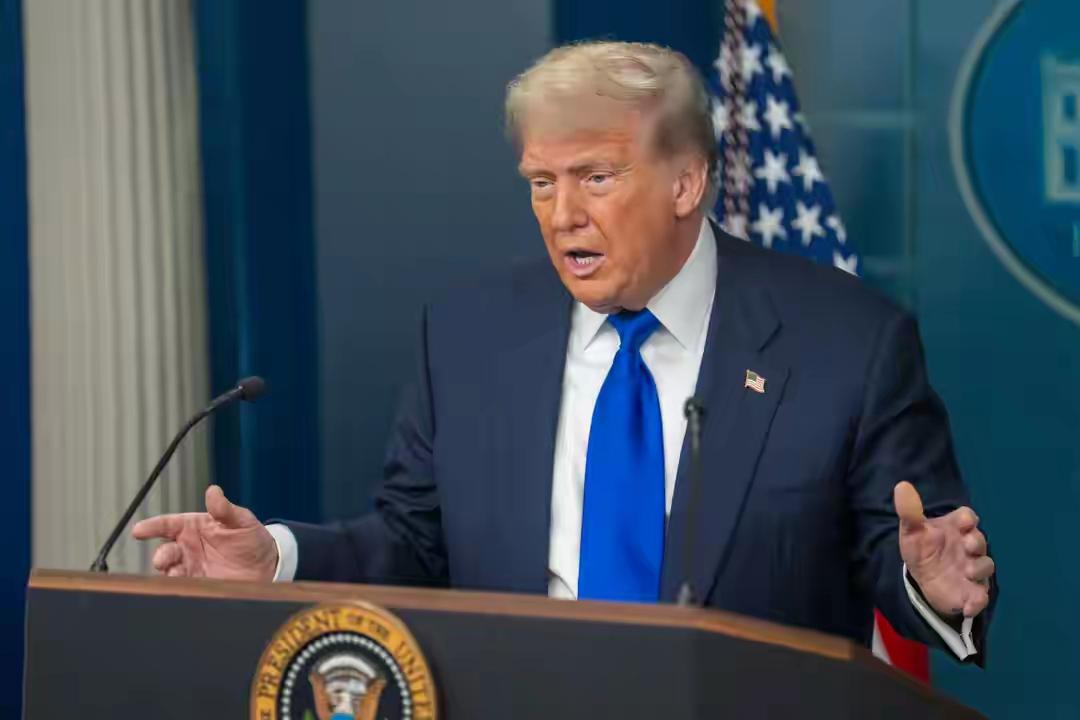 特朗普二度入主白宫，本想大干一场，放话要购买格陵兰、收编加拿大为“第51州”，甚