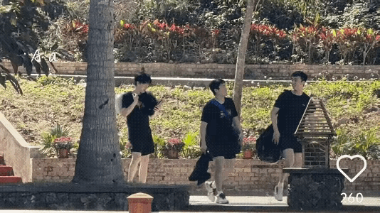只要不影响比赛，在一起很美好！[飞吻][飞吻]
希望莎莎能取得事业的圆满，生活无