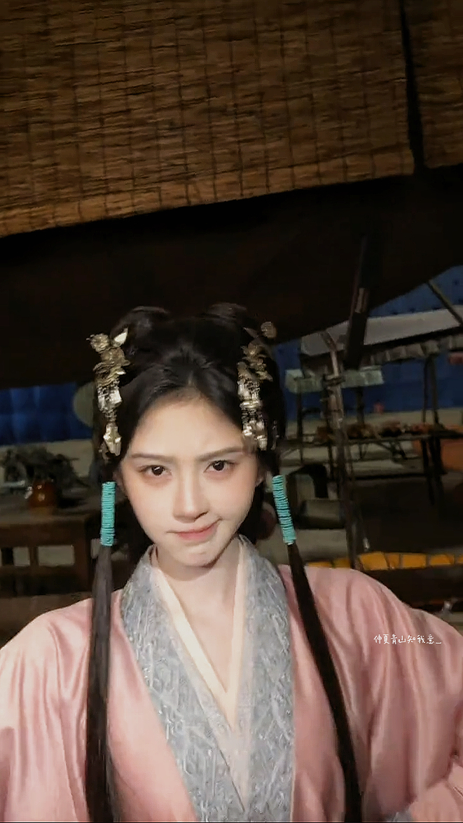 鞠婧祎 jjy﻿鞠婧祎苏绿夏 高冷端庄的国师背后竟是……软萌可爱的小🐷？