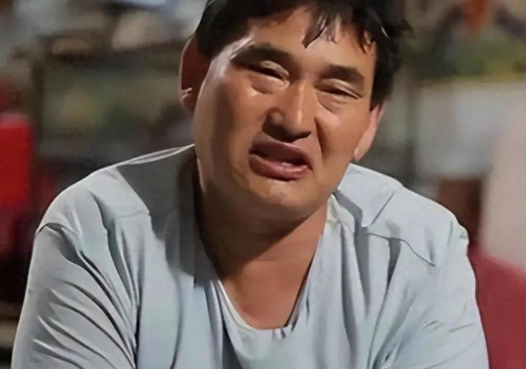 同样草根出身走红十五年，不少早年网红早已销声匿迹，唯有大衣哥朱之文每隔一段时间就